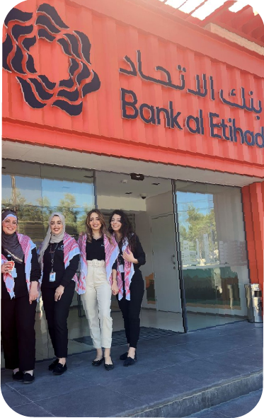 مجتمع مبادر وطموح